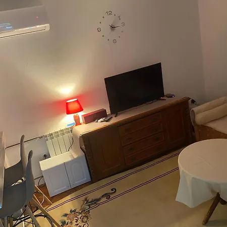 Lena Apartman