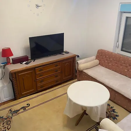 Apartman Lena *