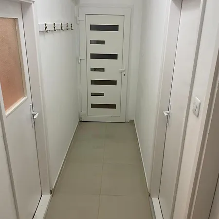 Apartman Lena *
