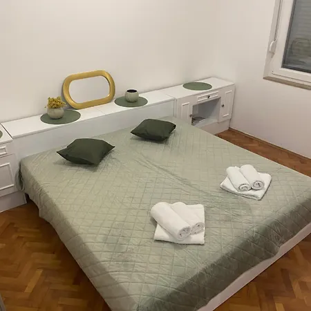 Lena Apartman